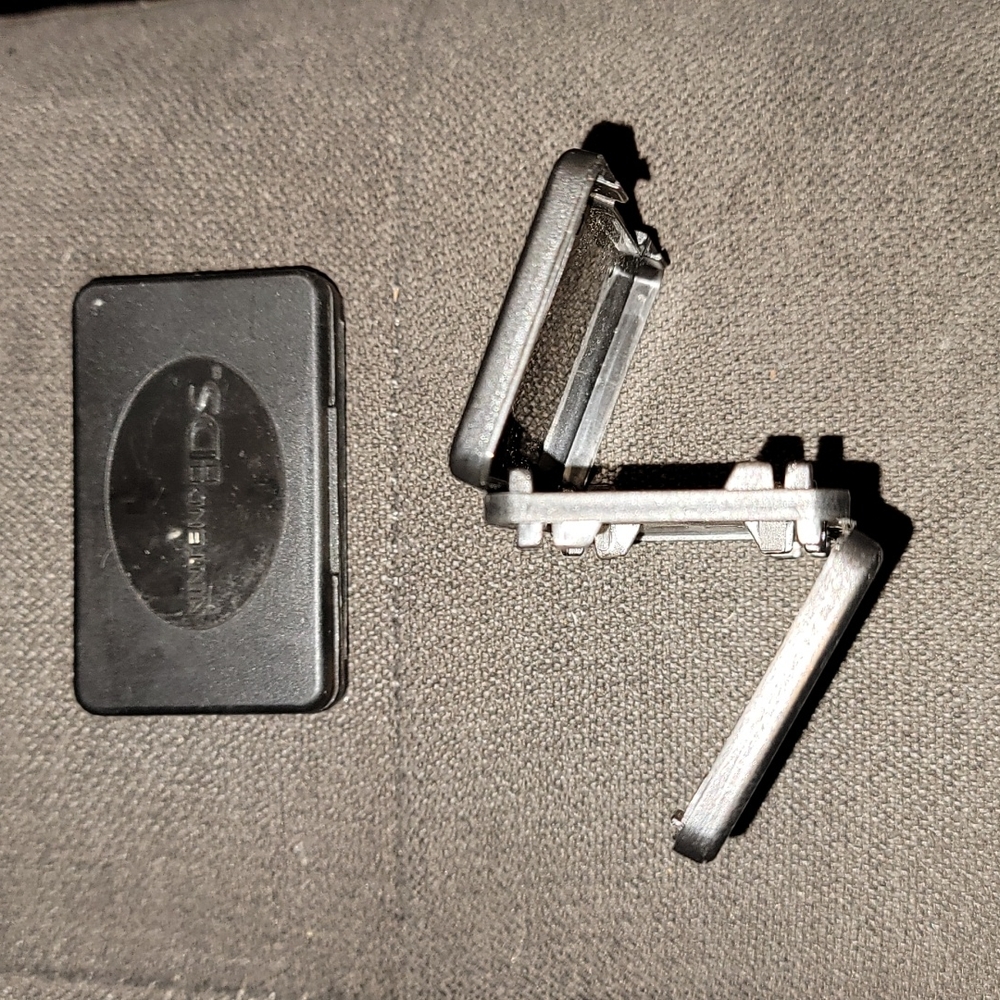 Nintendo DS 2 game holders